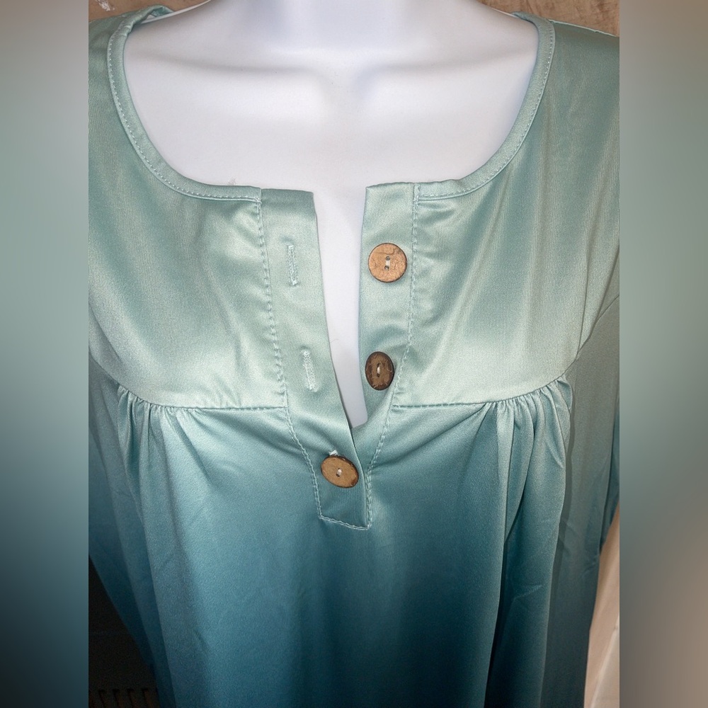 NWOT GRADIENT BLOUSE - Picture 2 of 5